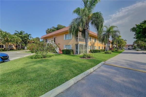 Manor Grove Village, 1930 NE 2nd Ave #204L, Wilton Manors, Florida 33305, image 3