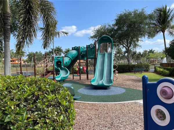 15251 SW 31st St, Unincorporated Dade County, Florida 33185, image 2