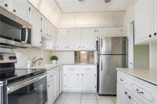Crystal Court Manor, 1401 N 12th Ct #7B, Hollywood, Florida 33019, image 2