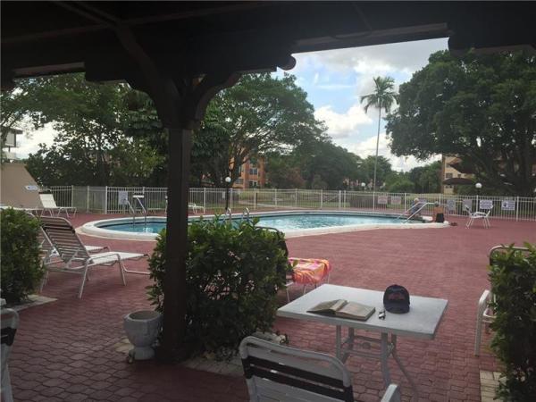Lauderdale Oaks, 2861 NW 47th Ter #410A, Lauderdale Lakes, Florida 33313, image 1
