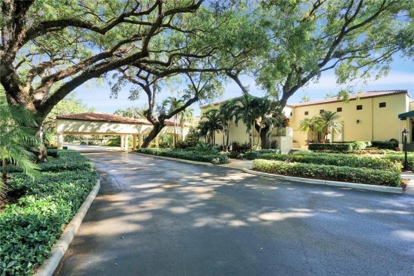 Poinciana Place Of Pine Island Ridge, 9450 Poinciana Pl #411, Davie, Florida 33324, image 3
