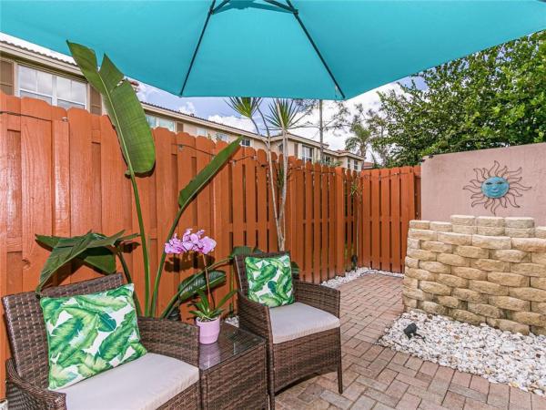 Las Brisas, 213 Las Brisas Cir, Sunrise, Florida 33326, image 2