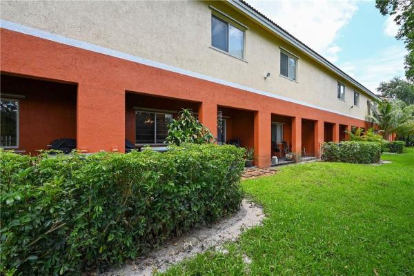 The Villas Of Palomino, 7401 Palomino Dr #116-1, Davie, Florida 33024, image 2