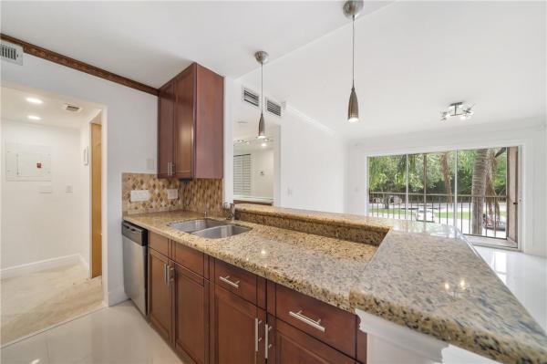 Pine Ridge At Delray Beach, 13771 Oneida Dr #D2, Delray Beach, Florida 33446, image 2