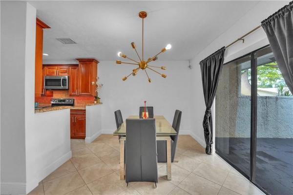 Oakwood On The Green, 9767 Riverside Dr #72-2, Coral Springs, Florida 33071, image 2