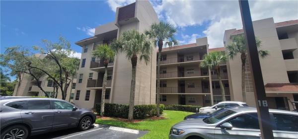 Sabal Palm Of Pine Island Ridge, 9520 Seagrape Dr #403, Davie, Florida 33324, image 2
