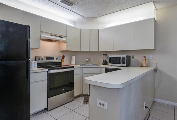 The Towns Of Lakeside Green, 4483 Willow Pond Rd #D, West Palm Beach, Florida 33417, image 2