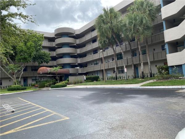 Colony Point, 1100 Colony Point Cir #418, Pembroke Pines, Florida 33026, image 1