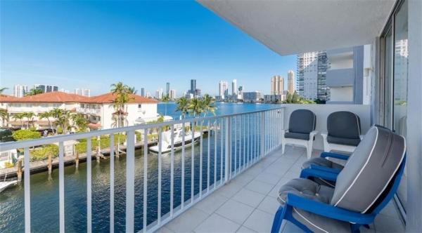 Eden Point, 4000 NE 170th St #400, North Miami Beach, Florida 33160, image 1