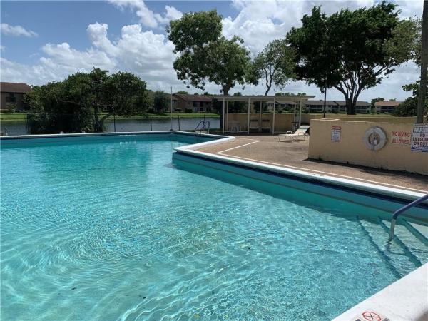 Sunrise Island, 4025 N Nob Hill Rd #400, Sunrise, Florida 33351, image 1