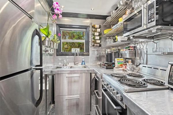 Valencia At Wilton Manors, 2201 NE 9th Ave #1-3, Wilton Manors, Florida 33305, image 3