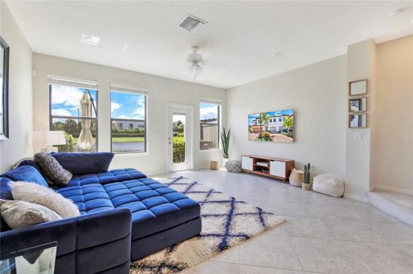 Preston Square, 2393 Byron St, Palm Springs, Florida 33406, image 2