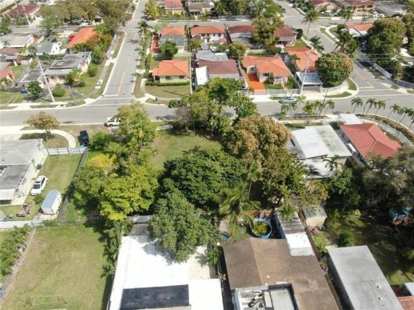 Baldusrol, 820 NW 21st Ave, Miami, Florida 33125, image 2