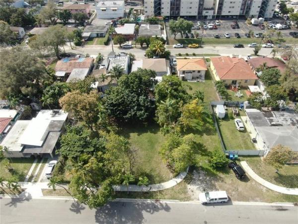 Baldusrol, 820 NW 21st Ave, Miami, Florida 33125, image 1