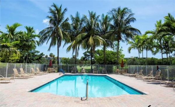 Royal Point At Palm-Aire, 3500 Oaks Clubhouse Dr #310, Pompano Beach, Florida 33069, image 3
