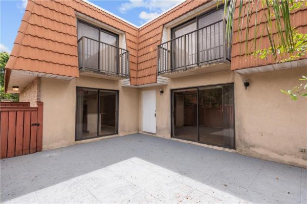 Waterford Courtyards At Crystal Lakes North, 2831 Waterford Dr N, Deerfield Beach, Florida 33442, image 3