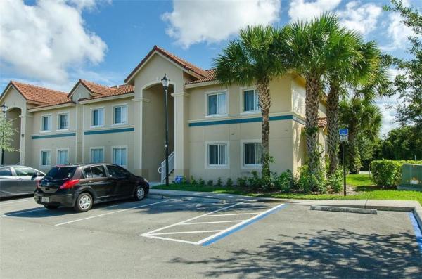 Belvedere Isles, 1095 Golden Lakes Blvd #914, West Palm Beach, Florida 33411, image 3