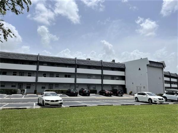 Oriole Golf & Tennis Club 1, 7877 Golf Circle Dr #307, Margate, Florida 33063, image 1