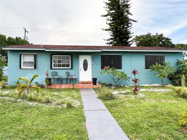 Carol City, 3921 NW 178th St, Miami Gardens, Florida 33055, image 2