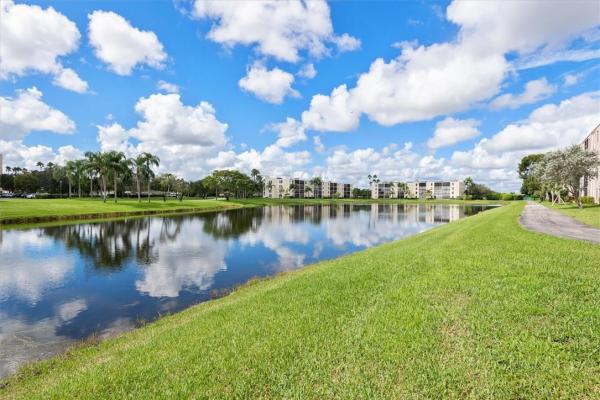 International Club At Villages Of Oriole, 7320 Amberly Ln #208, Delray Beach, Florida 33446, image 1