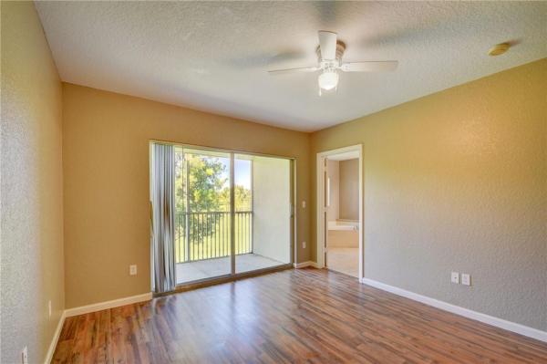 Emerald Lake Townhomes, 4375 Emerald Vis, Lake Worth, Florida 33461, image 2