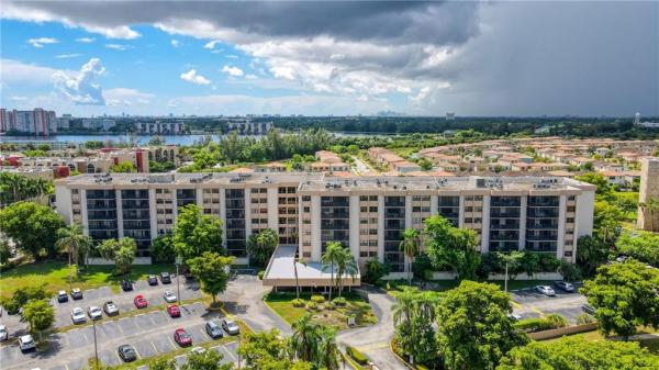 Chantilly, 900 NE 195th St #505, Ives Estates, Florida 33179, image 1