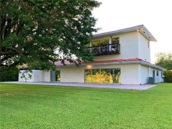 Country Club Of Miami Estates, 19740 W Saint Andrews Dr, Country Club, Florida 33015, image 3