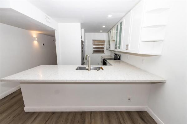 Poinciana Place Of Pine Island Ridge, 9420 Poinciana Pl #117, Davie, Florida 33324, image 3