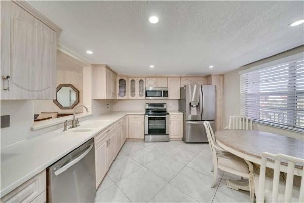 Hollybrook Golf & Tennis Club, 291 S Hollybrook Dr #308, Pembroke Pines, Florida 33025, image 1