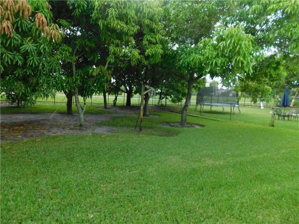 Oriole Estates, 3610 NW 39th St, Lauderdale Lakes, Florida 33309, image 3