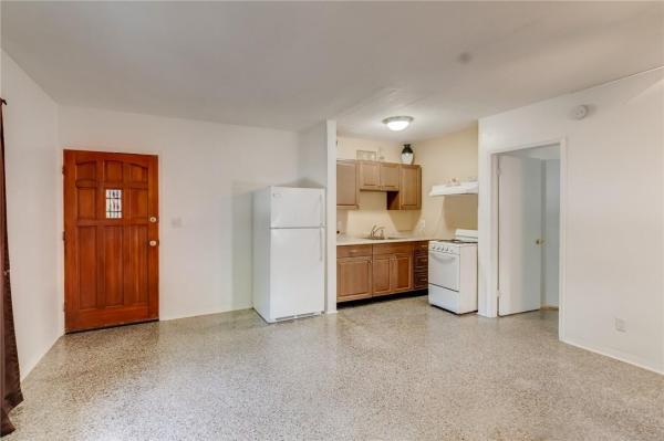 Petite, 223 NE 21st St, Wilton Manors, Florida 33305, image 1