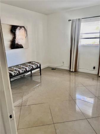 Wilton Village, 2607 NE 8th Ave #20, Wilton Manors, Florida 33334, image 3