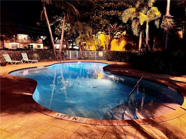 Wilton Village, 2607 NE 8th Ave #20, Wilton Manors, Florida 33334, image 1
