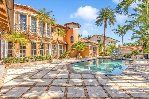 Ro Jen Estates, 10478 NW 131st St, Hialeah Gardens, Florida 33018, image 2