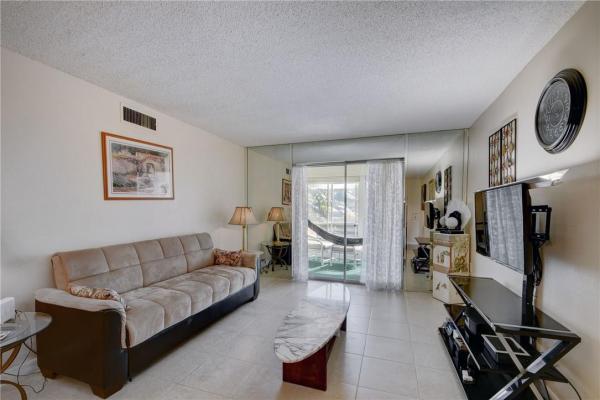 Village Royale Forest Green, 330 NE 26th Ave #2070, Boynton Beach, Florida 33435, image 2