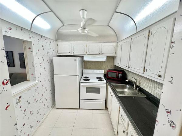 Berkshire, 3011 Berkshire A, Deerfield Beach, Florida 33442, image 3