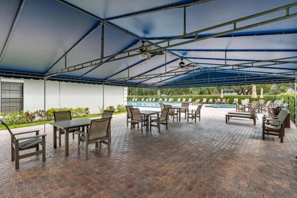 Whitehall Of Pine Island Ridge, 1526 Whitehall Dr #105, Davie, Florida 33324, image 2