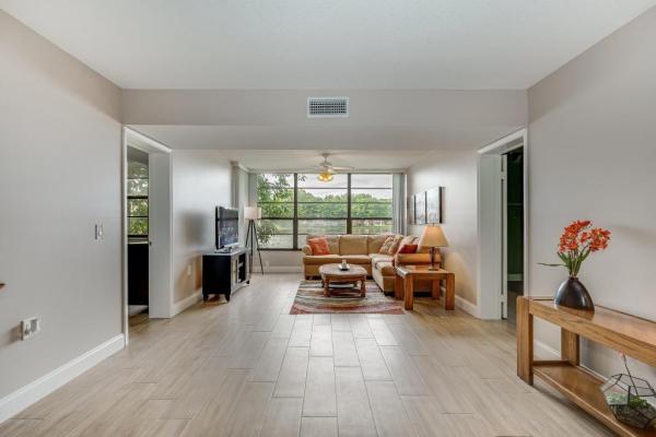 Whitehall Of Pine Island Ridge, 1526 Whitehall Dr #105, Davie, Florida 33324, image 3