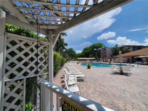 Somerset, 2821 Somerset Dr #209, Lauderdale Lakes, Florida 33311, image 2