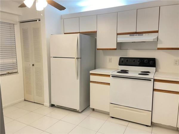 Cambridge At Century Village, 1200 SW 124th Ter #404O, Pembroke Pines, Florida 33027, image 1