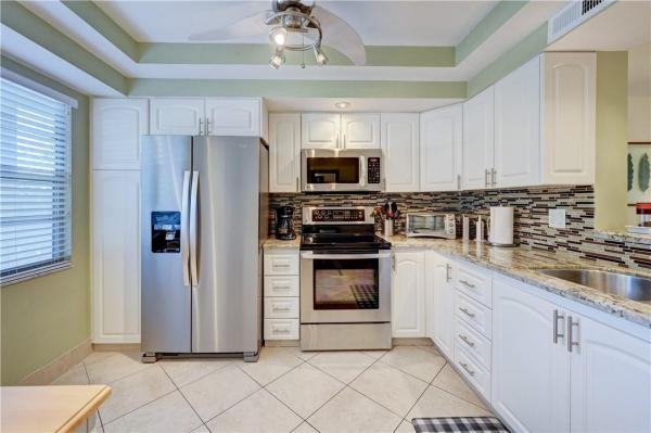 Lucaya Village, 2102 Lucaya Bnd #B2, Coconut Creek, Florida 33066, image 1