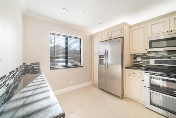 Las Brisas, 22095 Las Brisas Cir #105, Boca Raton, Florida 33433, image 3
