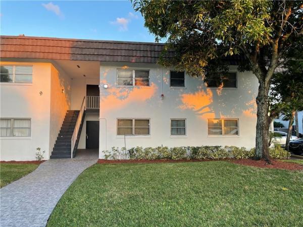 Castle Gardens, 2291 NW 48th Ter #211, Lauderhill, Florida 33313, image 2