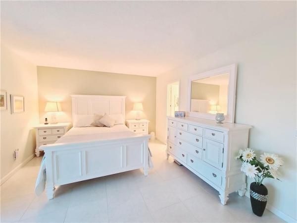 Cambridge, 2111 Cambridge E, Deerfield Beach, Florida 33442, image 2