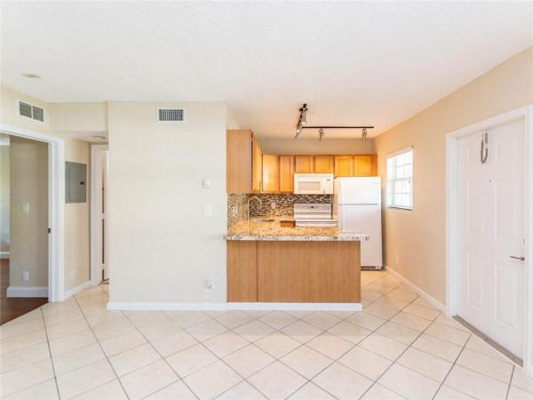 The Grove At Wilton Manors , 2660 NE 8th Ave #211, Wilton Manors, Florida 33334, image 3