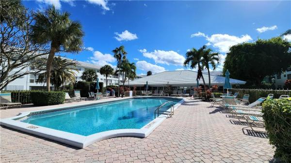 Lighthouse Point Gardens South, 2050 NE 39th St #109N, Lighthouse Point, Florida 33064, image 2