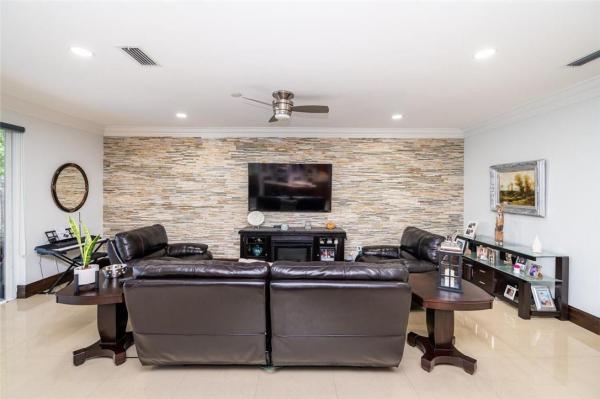 Classic Landing, 604 NW 156th Ave, Pembroke Pines, Florida 33028, image 2
