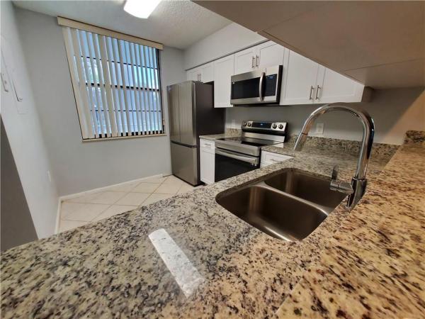 Whitehall Of Pine Island Ridge, 1502 Whitehall Dr #204, Davie, Florida 33324, image 2