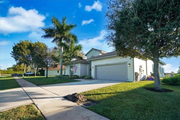 Farmington Estates, 10682 Paso Fino Dr, Lake Worth, Florida 33449, image 2