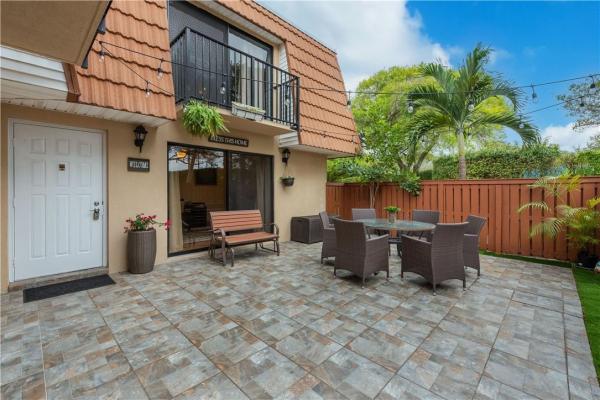 Waterford Courtyards At Crystal Lakes North, 2923 SW 11th Pl, Deerfield Beach, Florida 33442, image 2